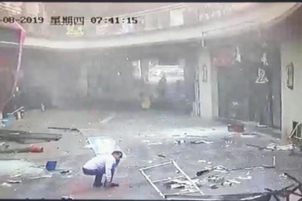 苏州商业街发生爆炸 现场有两人受伤