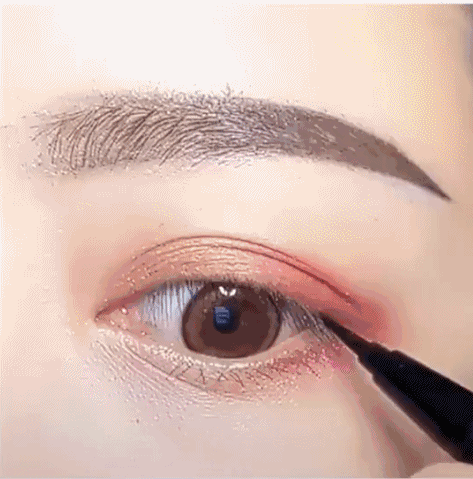 眼线怎么画眼睛大 三步放大双眼的方法