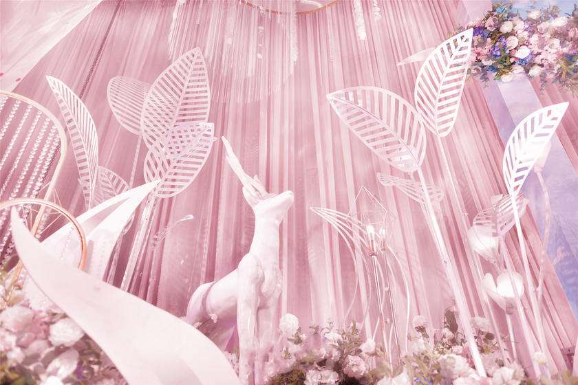 湖南卫视跨年晚会舞台背景画面抄袭王云飞作品《粉色生灵》负责人彭宥纶称这是你的荣幸