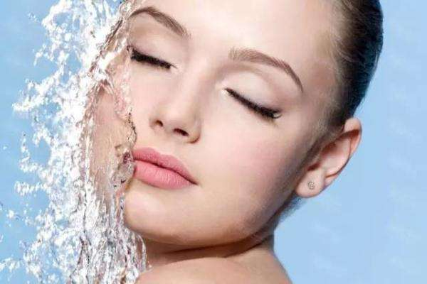 皮肤干燥如何补水 来看看正确的补水方法