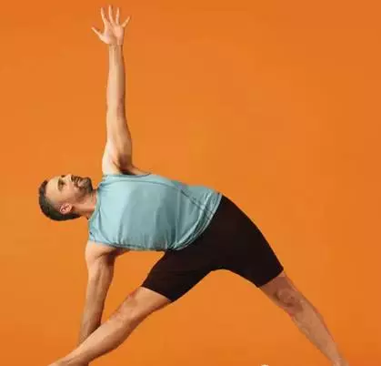 瑜伽可以矫正含胸驼背吗？正确的动作加上坚持