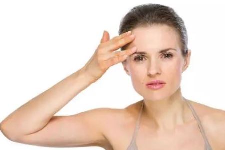 女人皮肤粗糙学会两个护肤方法