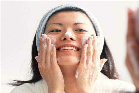 女人改善油性皮肤的四个好方法