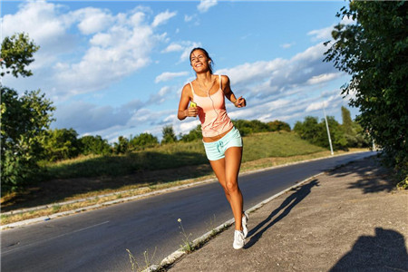 女人慢跑减肥