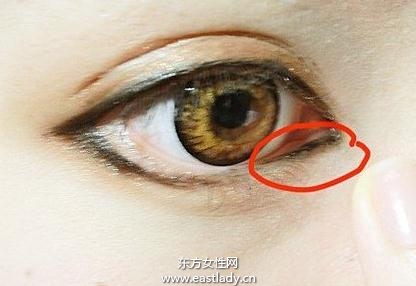 日系大眼妆的画法 简单步骤打造清透妆容