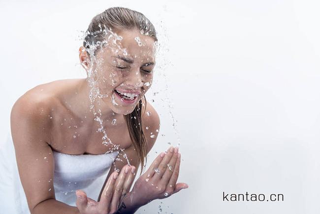 皮肤瘙痒脱皮怎么办 给力补水强劲保湿让皮肤水水滴