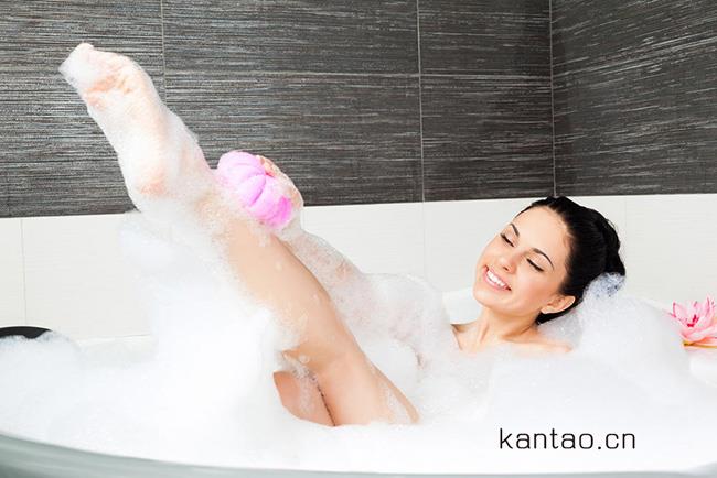 老公睡着了还是会习惯性的抱着我是什么心理 有相似经历9妹子讲述自身感受