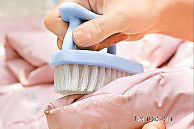 手洗羽绒服的正确方法 局部与整体的清洗方法简单实用